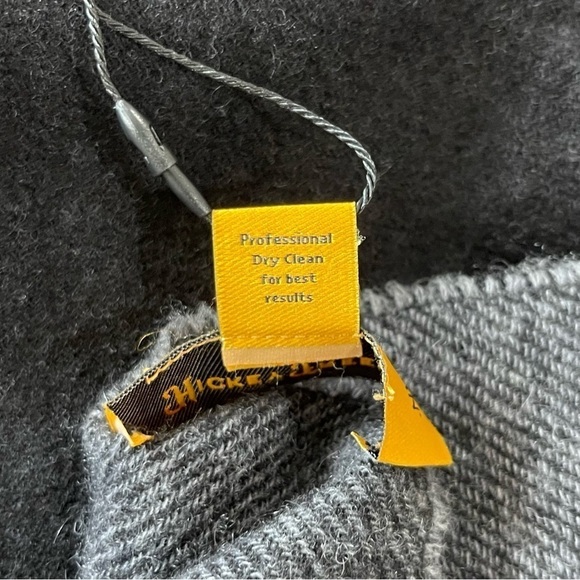 Hickey Freeman Black/Gray Center Stripe Double-Face 100% Cashmere Scarf $125 NWT - Picture 8 of 9